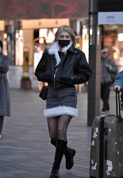 连袜靴搭配什么裤子_显瘦百搭，长短款怎么穿？