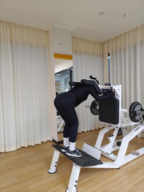 提臀腰部训练_瘦腰提臀，饮食运动加坚持！