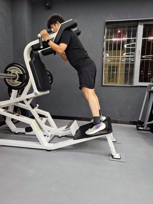 夹在大腿内侧的健身器材_健身夹腿器，练臀缩胯的好帮手