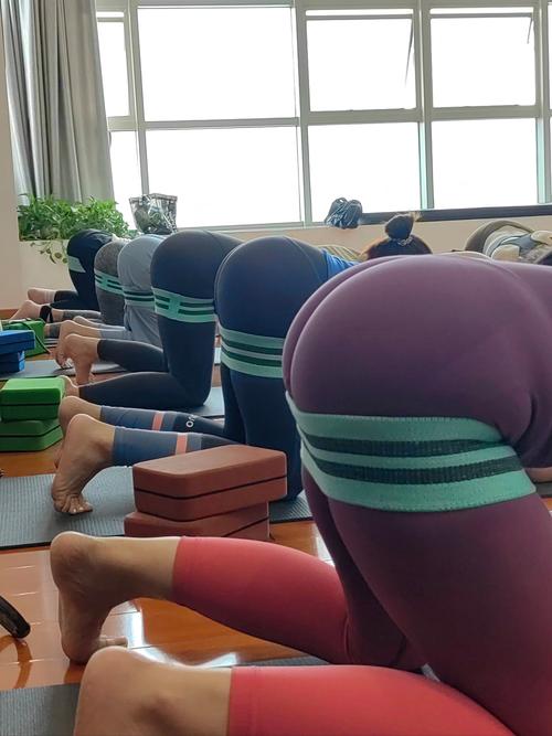 臀中肌梨状肌训练动作_拉伸+运动+好习惯