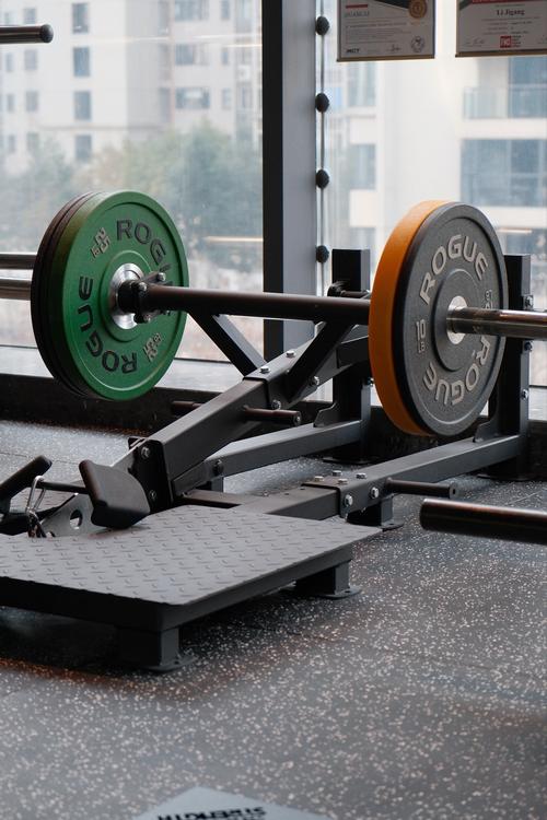 新手练臀腿器械选择与技巧