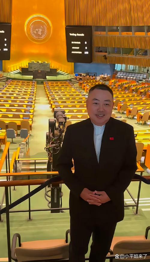 刘国梁练瑜伽穿健身服_运动与生活平衡之道