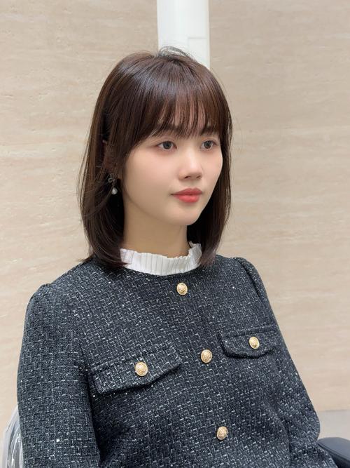 偷偷给女朋友换了个新发型_男友给女友林小夏修剪翘发，温柔互动获满意