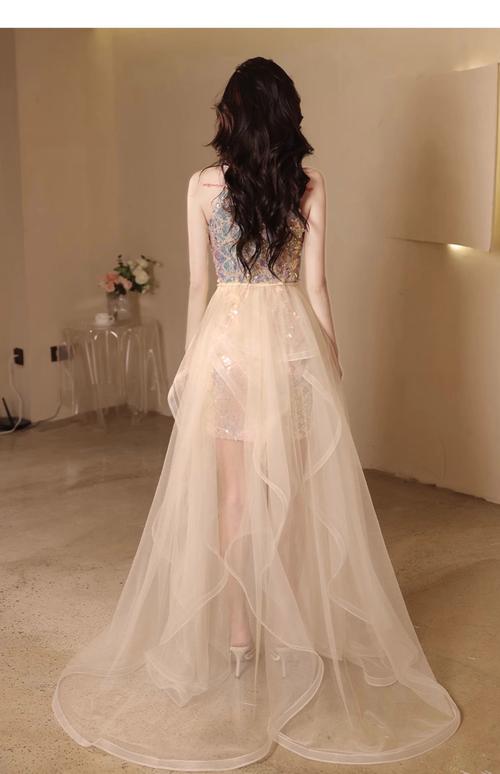 穿晚礼服最简单的发型_晚礼服配发型，优雅气质全都有！