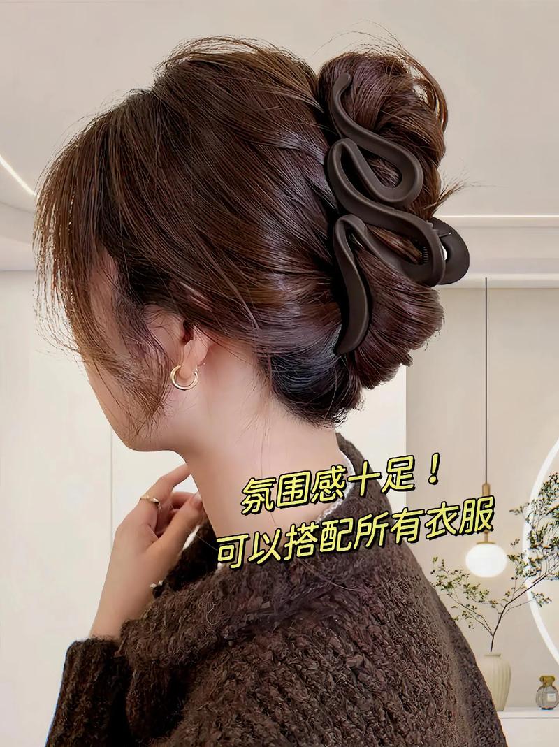长夹子怎么夹头发好看_长夹子百变发型，10秒快速出门技巧