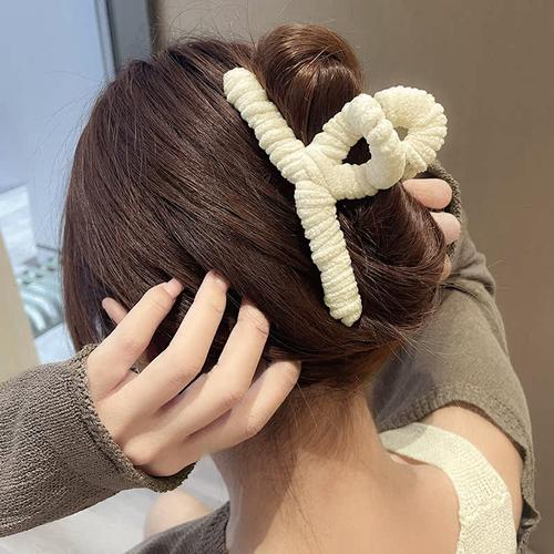 用夹子夹起的发型叫什么_多变发饰，展现个性美