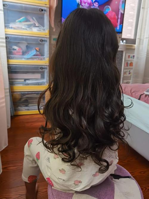 晚上绑头发早上自然卷_早上醒来自然卷，简单又省时！