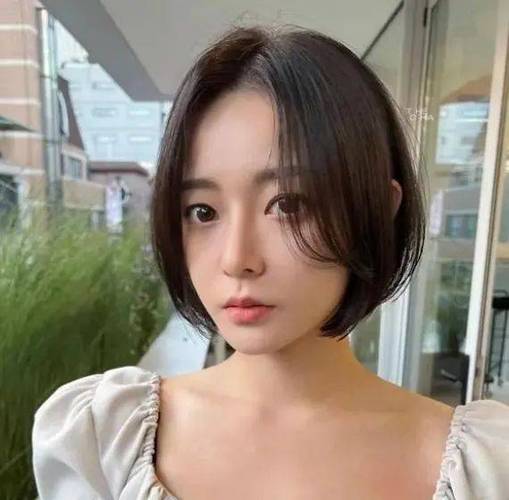 嘴型不好看适合啥样的发型_发型修饰嘴型，让你更自信！