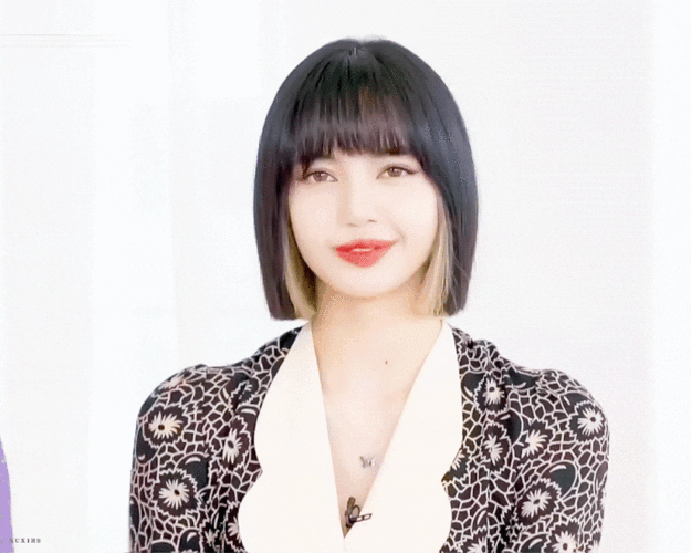 lisa短发挂耳染_时尚护耳新潮流