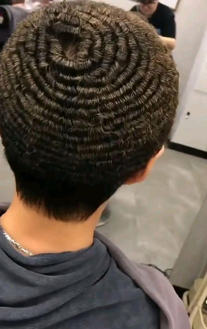 钢丝头发型_柔顺亮泽护理法