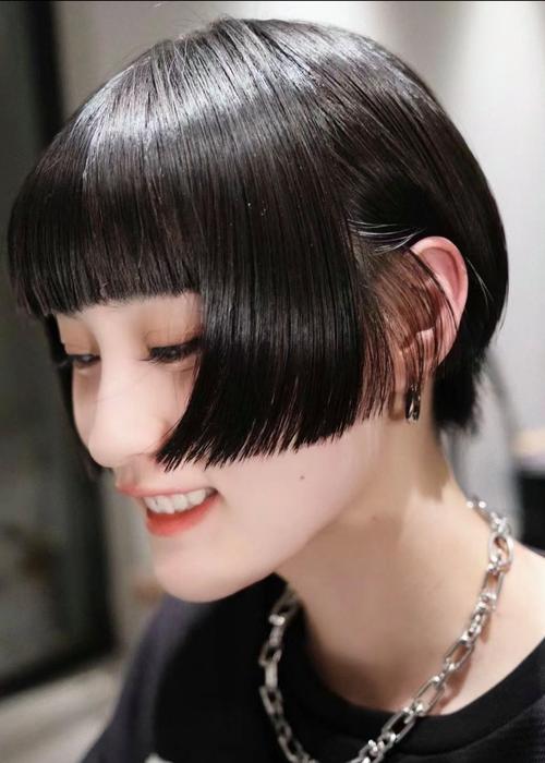 剃齐耳短发_干练气质新选择，三种流行款总有一款适合你！