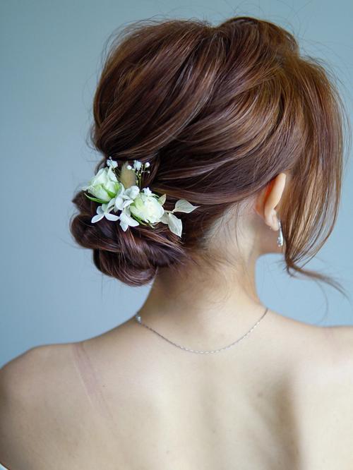 西式婚礼新娘发型_西式婚礼发型，优雅自信秀美新娘