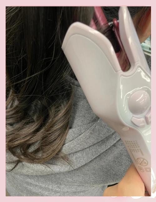 湿头发可以用卷发棒吗_湿发勿用卷发棒，干透再卷护发好