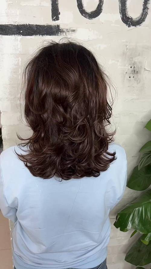 弄发型除了烫发_时尚短发不烫更出彩，齐刘海波波头也够潮