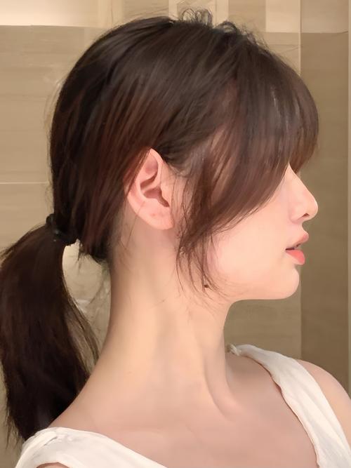 宽额头适合什么刘海_空气刘海修饰宽额头显脸小