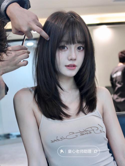 可扎可披的发型中长发_中长发百变造型，马尾辫麻花辫时尚又好看