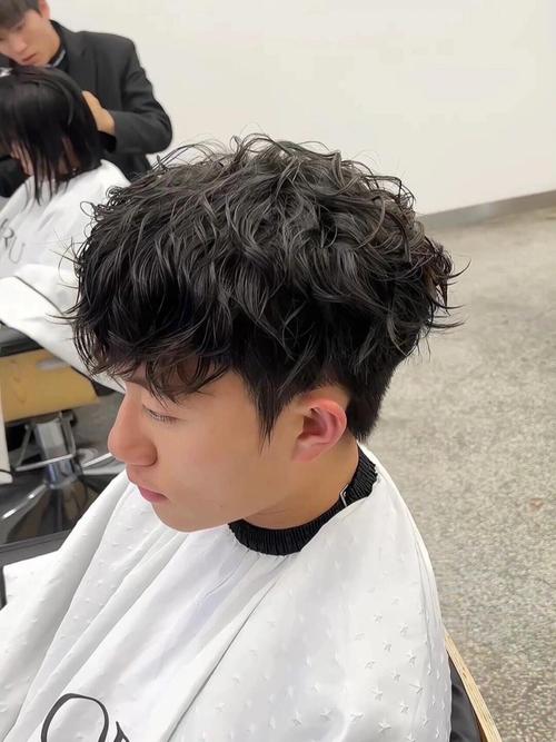 刻意凌乱是什么发型_六款流行短发BOB头，风格各异，总有一款适合你！