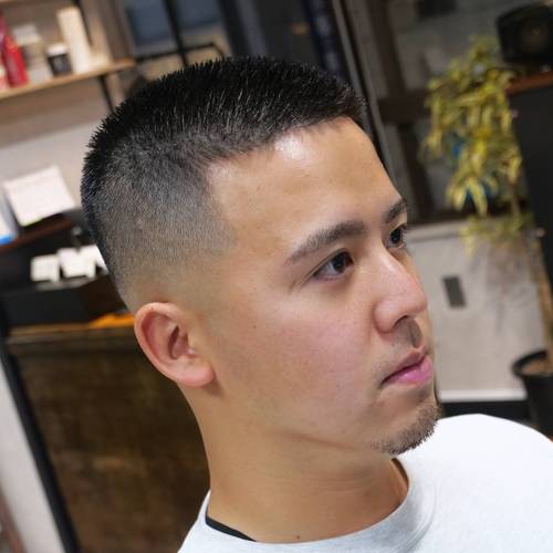 铲两边短发型男_利落百搭显个性