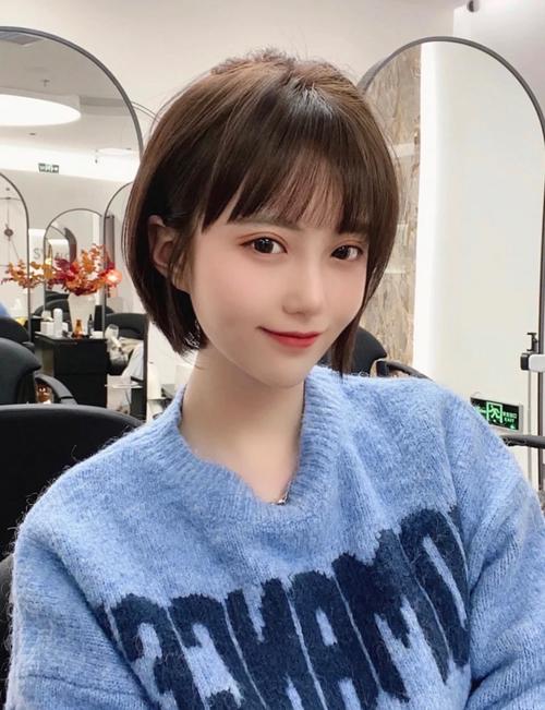 脸宽适合什么发型_宽脸女生适合的发型推荐