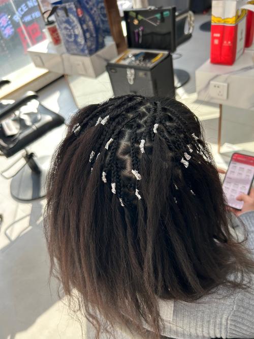 编小辫烫发头发蓬蓬_烫发编发,时尚又独特! 编小辫烫发头发蓬蓬_烫发编发,时尚又独特!