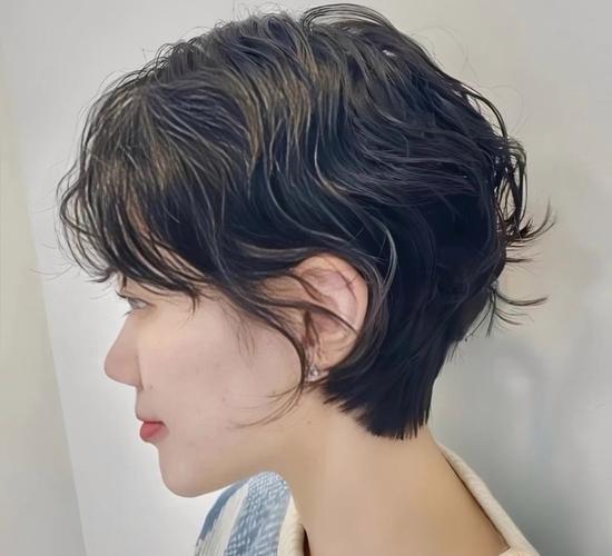 烫过的头发剪短发_剪短烫发后新头发长得慢？