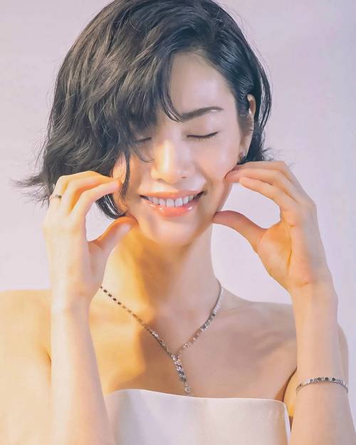 吐嘴矮个子适合的发型_内扣短发中长发造型推荐