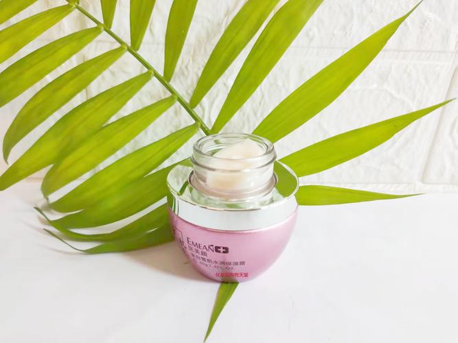 白里透红化妆品_温和养肤，光滑焕彩