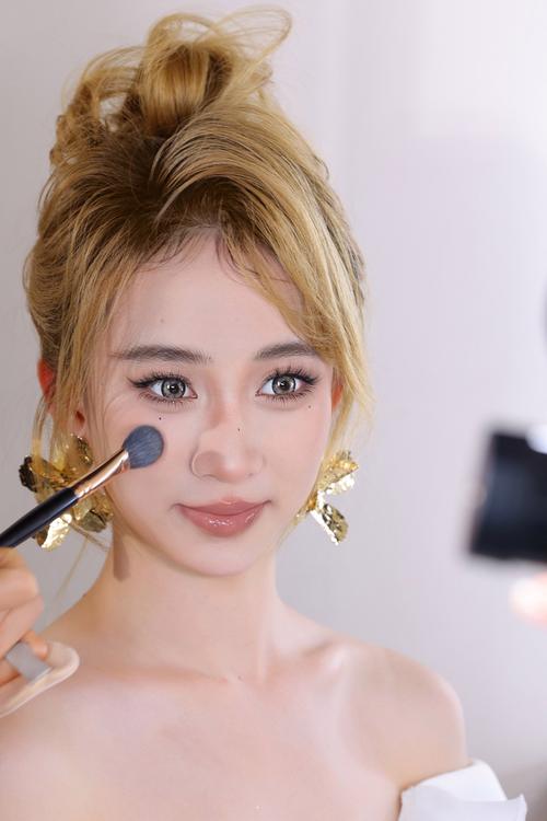 脸长的人怎么化妆好看_化妆让长脸变短显精致