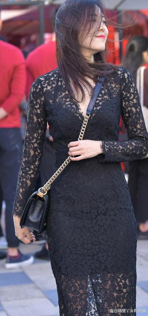 黑蕾丝长裙配什么鞋子_蕾丝长裙配透明凉鞋显腿长优雅 黑蕾丝长裙配什么鞋子_蕾丝长裙配透明凉鞋显腿长优雅