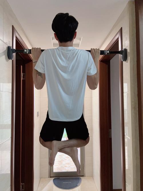 练单杠的正确方法_单杠训练助长高，方法对坚持好！