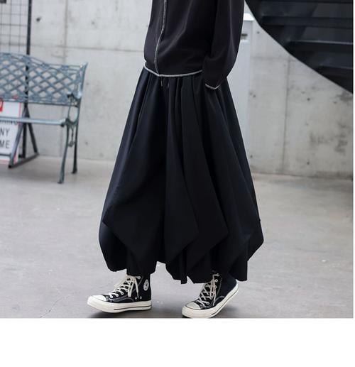 男士裙裤配什么鞋子_运动鞋阔腿裤活力时尚,小白鞋帆布鞋百搭,短靴皮鞋显气质,短裤搭配多样风格 男士裙裤配什么鞋子_运动鞋阔腿裤活力时尚,小白鞋帆布鞋百搭,短靴皮鞋显气质,短裤搭配多样风格