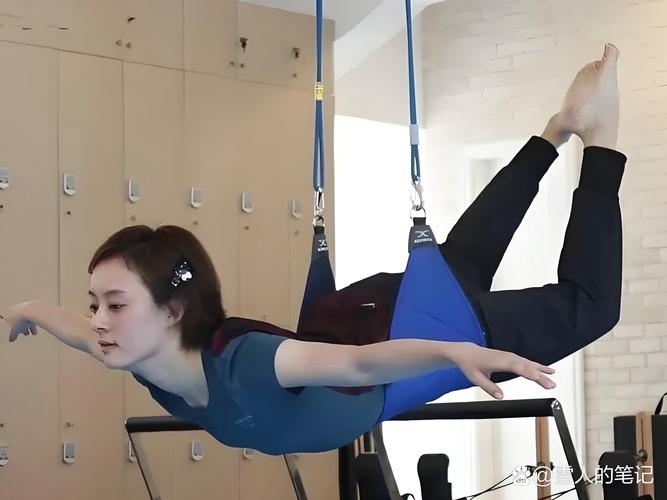 孙俪的闺蜜练瑜伽_孙俪多年坚持瑜伽，身心受益，儿女也跟着练！