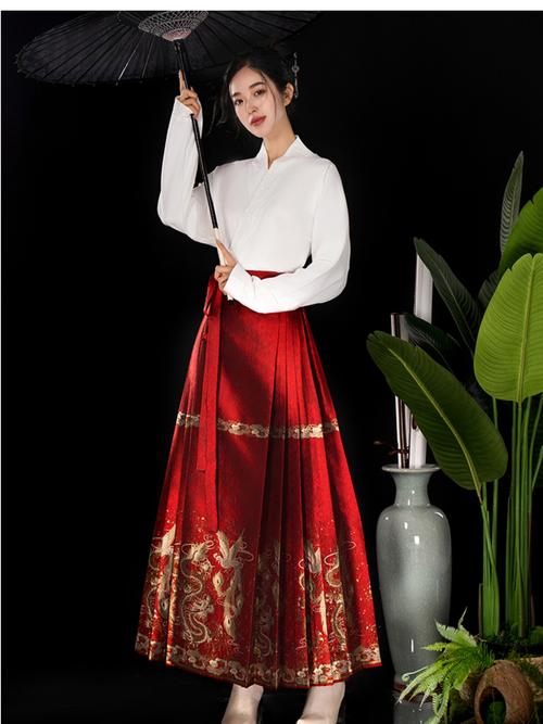 马面裙的鞋子怎么搭配_马面裙配什么鞋?玛丽珍马丁靴小白鞋全攻略! 马面裙的鞋子怎么搭配_马面裙配什么鞋?玛丽珍马丁靴小白鞋全攻略!