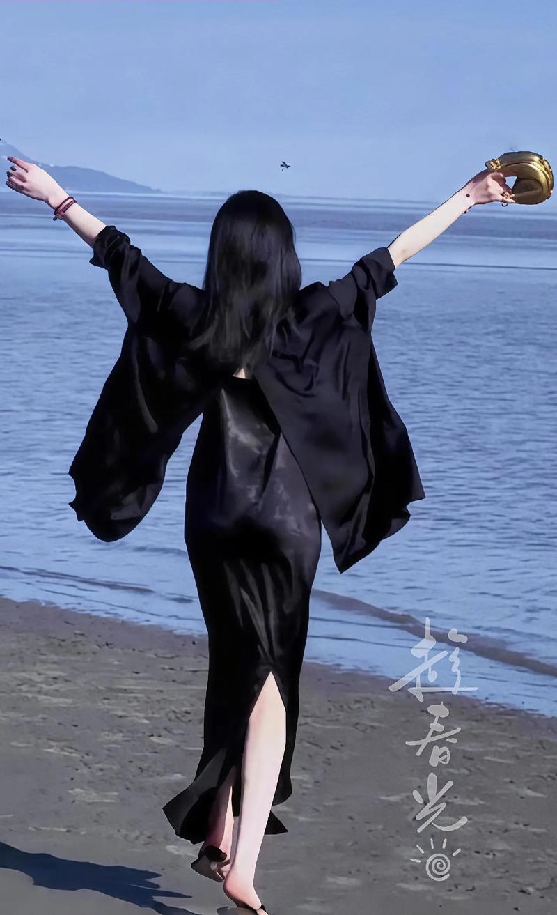 韩系女主穿搭_温柔配色叠穿，精致配饰显随性美