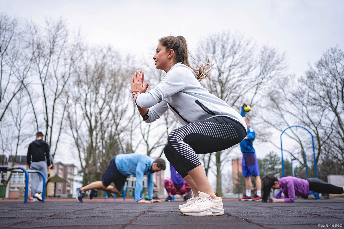 5X30锻炼动作_爬楼梯全身燃脂，增强体质！