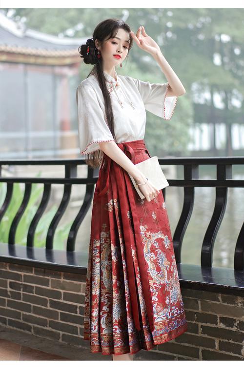 穿马面裙配什么鞋子_马面裙配什么鞋？选对显气质！