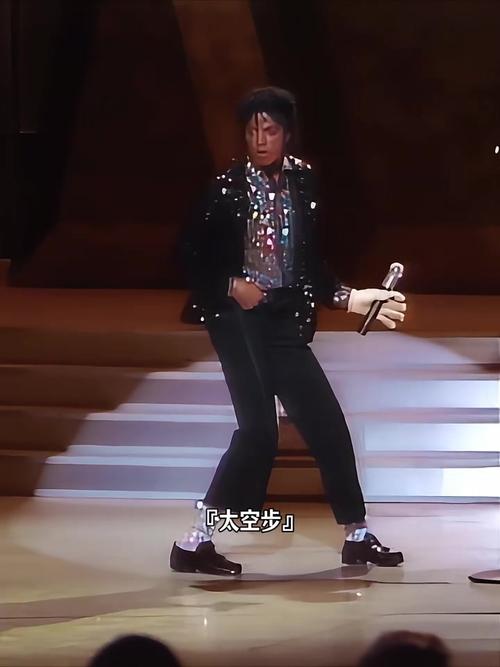 迈克尔杰克逊太空步舞曲6个基本动作_踮拉砸口令练太空步，稳准狠！