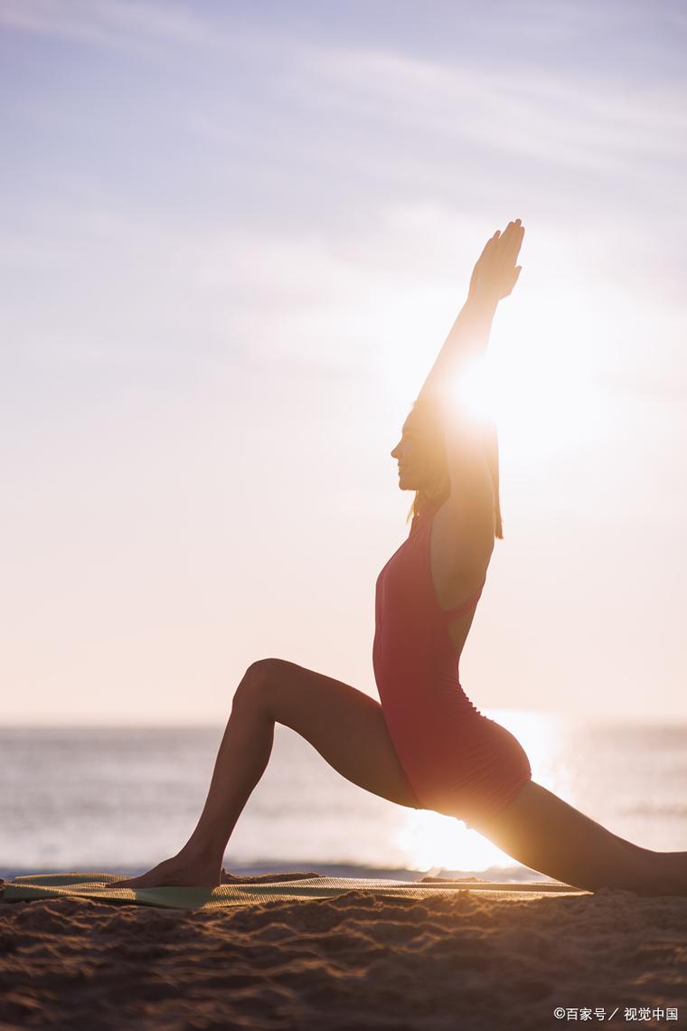 一边练瑜伽一边做运动_瑜伽力量结合，强身健体又塑形