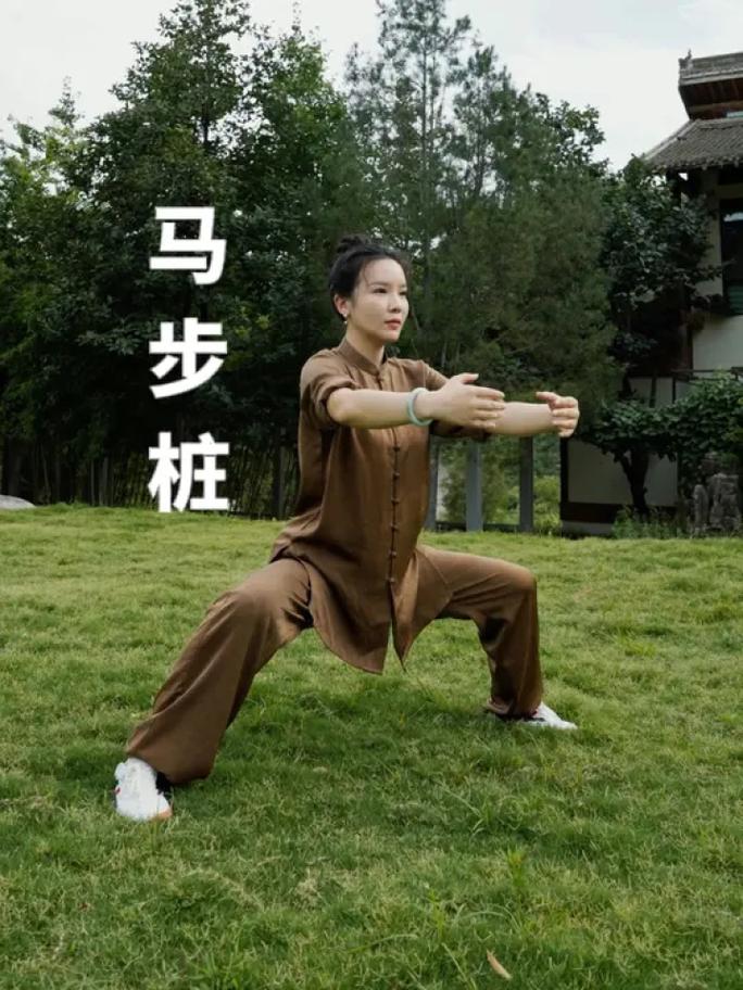 马步站桩的正确姿势_马步站桩练好腿，稳如泰山基础功