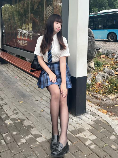 穿jk黑丝配运动鞋好看吗_丝袜运动鞋甜美俏皮,风格多变! 穿jk黑丝配运动鞋好看吗_丝袜运动鞋甜美俏皮,风格多变!