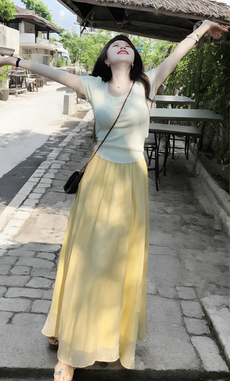 亮黄色吊带裙配什么开衫_亮黄吊带裙搭配开衫,时尚好看! 亮黄色吊带裙配什么开衫_亮黄吊带裙搭配开衫,时尚好看!
