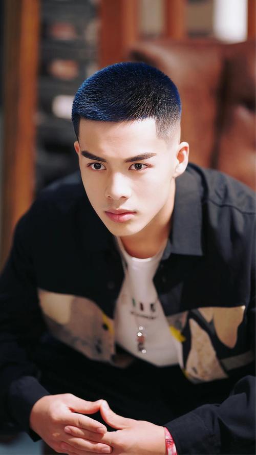 很帅的发型_流行短发造型多样，凸显个性时尚感