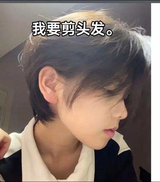 女友说她新换的发型不好看_男友应先肯定女友新发型感受，用建议代替指责，表达关心和尊重