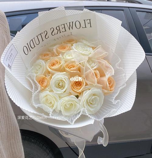香槟色配白色的玫瑰_优雅感恩，混搭有层次