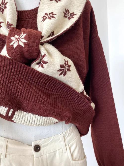 安哥拉红色外套配什么颜色毛衣_安哥拉红毛衣，时尚百搭不显老！