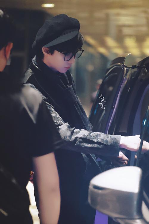 贝雷帽配黑框大眼镜_贝雷帽黑框眼镜 时尚百搭，提升格调