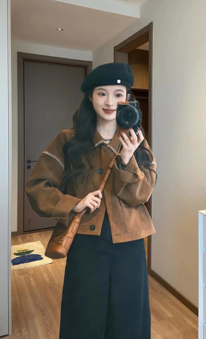 焦糖色短外套搭配什么裤子_焦糖外套百搭时尚,百变风格轻松穿! 焦糖色短外套搭配什么裤子_焦糖外套百搭时尚,百变风格轻松穿!