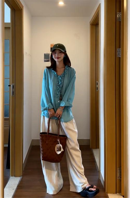 蓝衬衣配什么颜色外套_深蓝衬衫外套搭配全攻略