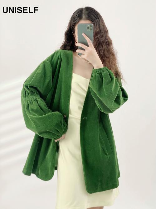 浅绿色外套配什么内搭_浅绿外套多内搭,风格随心变! 浅绿色外套配什么内搭_浅绿外套多内搭,风格随心变!