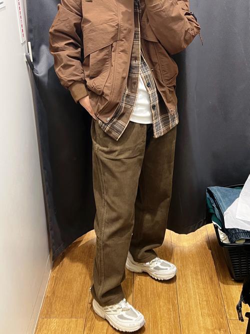 灯芯绒外套配工装裤_灯芯绒外套复古回潮，百搭舒适显格调